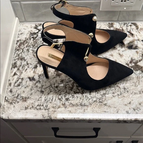 Louise et Cie Black Heels with Gold Details - Picture 3 of 5